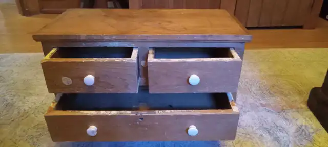 Small antique cupboard in Arts & Collectibles in Brantford - Image 4