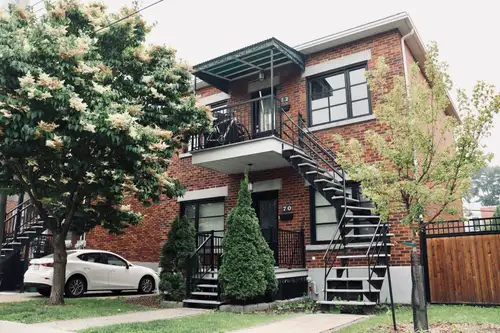 Available July 1st Renovated lower duplex 8 1/2 (3 bedrooms + 2 bathrooms + basement + backyard) Inc...