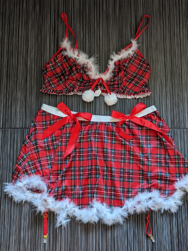 Lingerie rouge carreaux pompon pour les fêtes 2XL neuf dans Femmes - Autre  à Longueuil/Rive Sud - Image 3