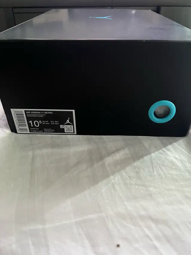 Jordan 11 Gammas 10.5 in Men's Shoes in City of Toronto - Image 2