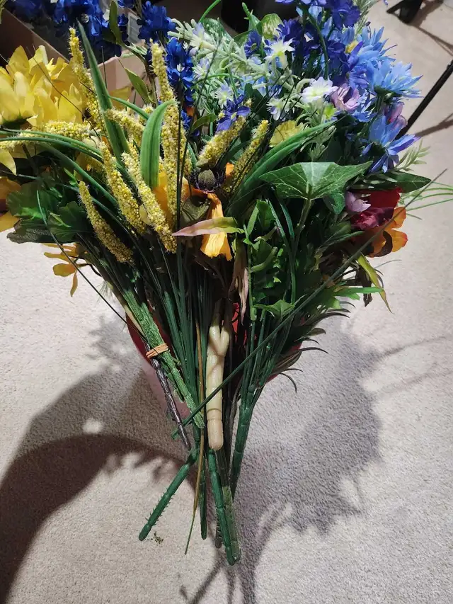 Flower Arrangement in Home Décor & Accents in Edmonton - Image 6
