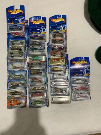 33 hot wheels n pack $50 packs some damaged can ship for extra or pickup in Iroquois please check my...