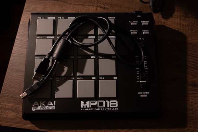 Akai MPD18 Compact MIDI Pad Controller dans Matériel audio professionnel  à Longueuil/Rive Sud