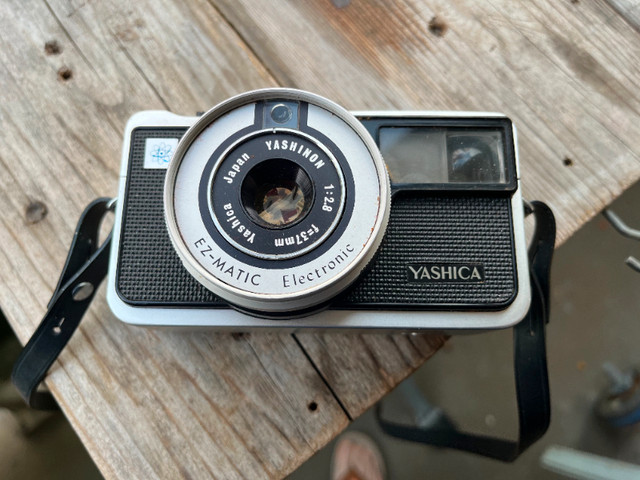 Yashica EZ-Matic Camera Make Me an Offer! in Cameras & Camcorders in City of Toronto