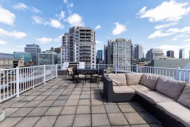 Upscale furnished rental in unbeatable location in Room Rentals & Roommates in City of Montréal - Image 24