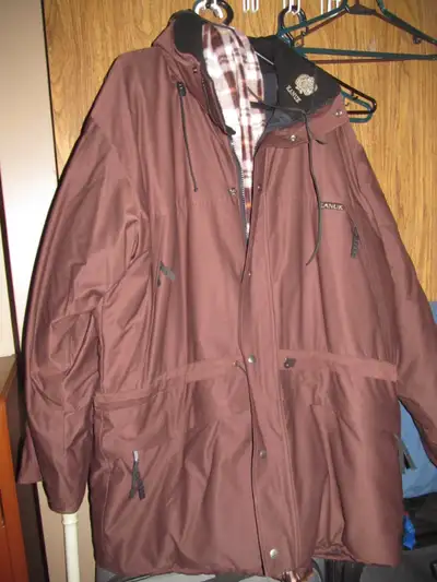 Manteau vrai CANUK-CAPUCHON - Medium + Comme neuf+foulard, View more
