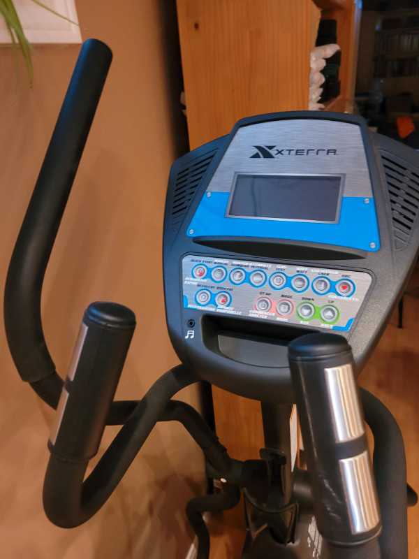 Xterra XT500 Elliptical Trainer in Exercise Equipment in Cambridge - Image 4