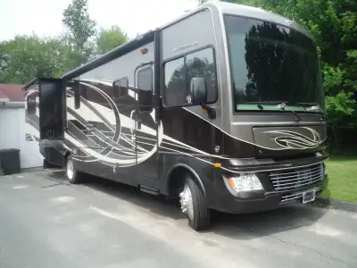 This pre-owned 2015 Fleetwood Class A motorhome offers a spacious 36-foot layout, perfect for comfor...