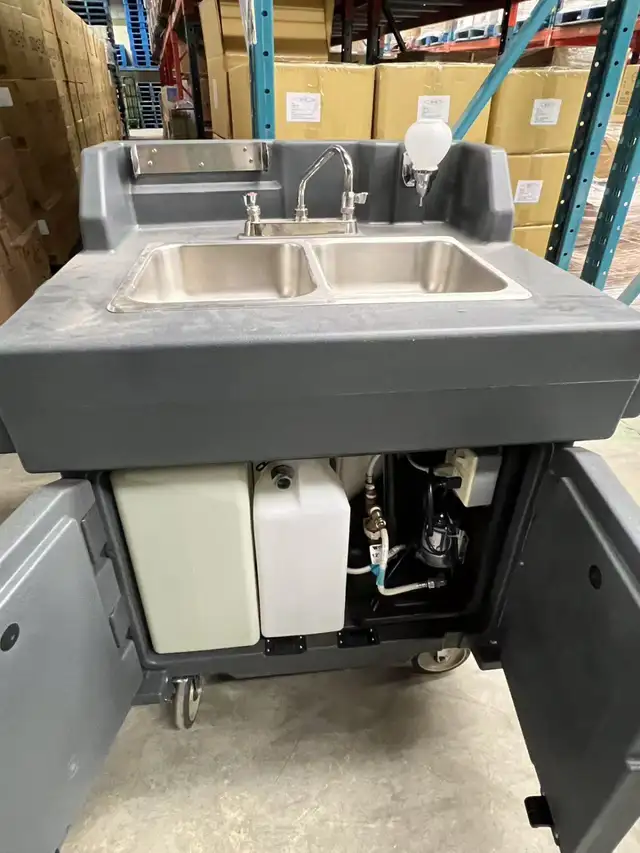 Cambro Commercial Mobile Portable Hand Sinks Cart in Other in City of Toronto - Image 4