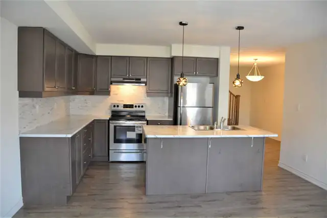 3 Bedroom Townhouse for lease in Milton in Long Term Rentals in Oakville / Halton Region - Image 3
