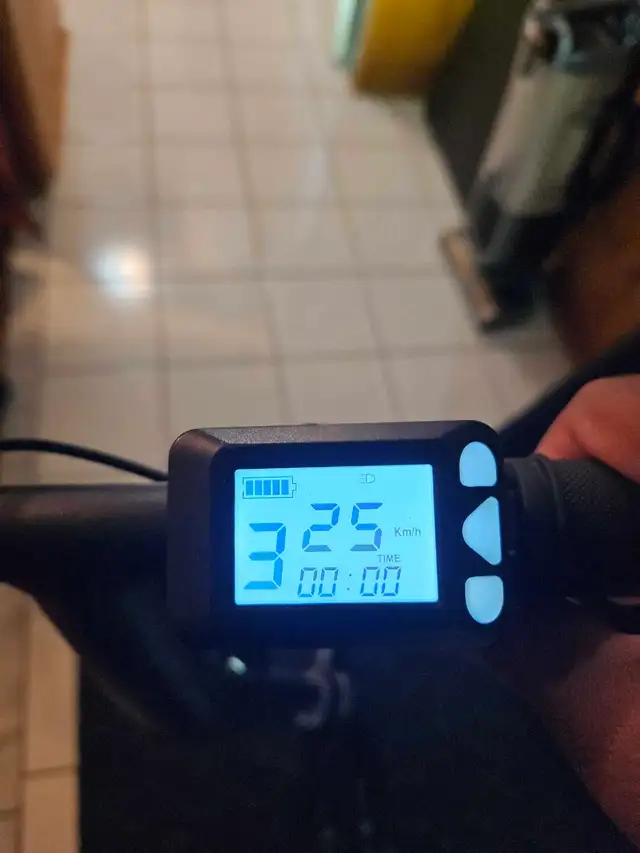 "42V" Mini Electric Scooter (BACK TO SCHOOL DEAL) in eBike in Mississauga / Peel Region - Image 8