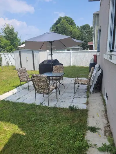 Maison de 7 chambres avec 3 salles de bain. -Chambre queen meublée -Cuisine et salle à manger tout é...