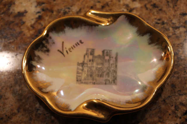 Cendrier de Vienne vintage en porcelaine dans Art et objets de collection  à Ville de Montréal