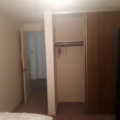 ROOM AVAILABLE IMMEDIATELY SCARBORO WORKING MALE OR F/T STUDENT