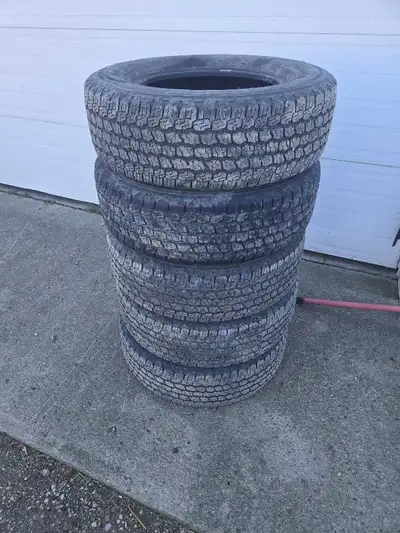 Set of 5 Goodyear wrangler. 4 at 60% and 1 never used. 255/70R18. Very good shape