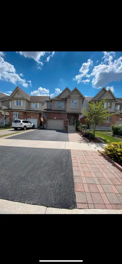 88 curzon crescent Detached home 1921 Sqf 3-bedrooms, ( can be 4 bedrooms) 2.5-bathrooms, living roo...