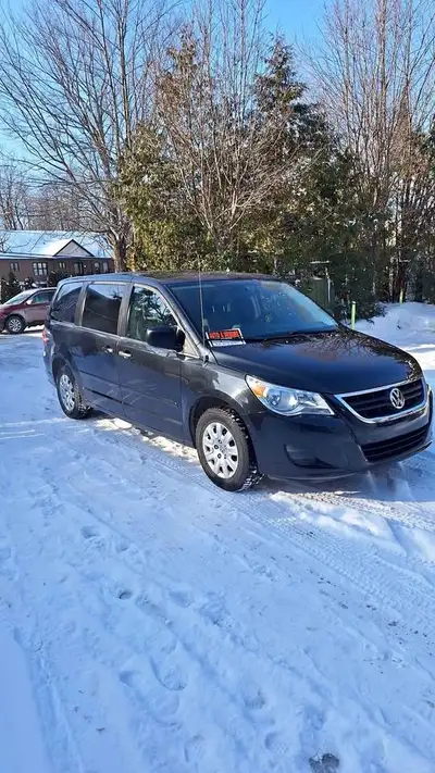 volkwasgen Routan 2012 3.6L , en tres bonne condition bas milage de 100k km, appartenait a une perso...