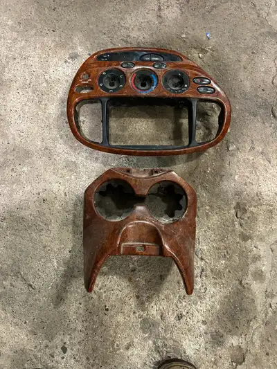 Wood grain dash and console for a tundra 1st generation
