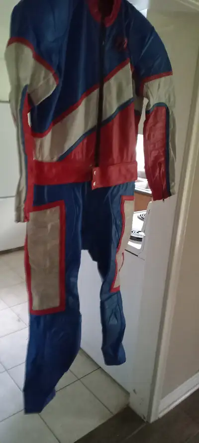Racing leathers size 40 no reasonable offer refused these are 2 pcs jackets and pants can be worn se...