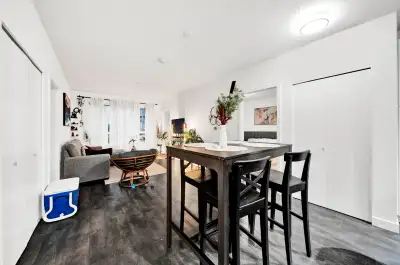 2 bedroom and 2 bathroom ground floor beautiful apartment available with 970 sq ft of living space p...