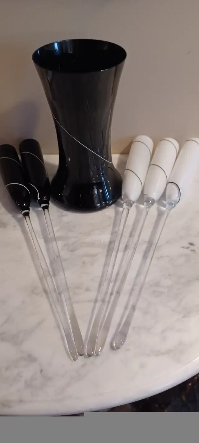 Unique Bottomless Champagne Set of 5 Flutes 17"T Glass Vase in Kitchen & Dining Wares in Calgary - Image 3