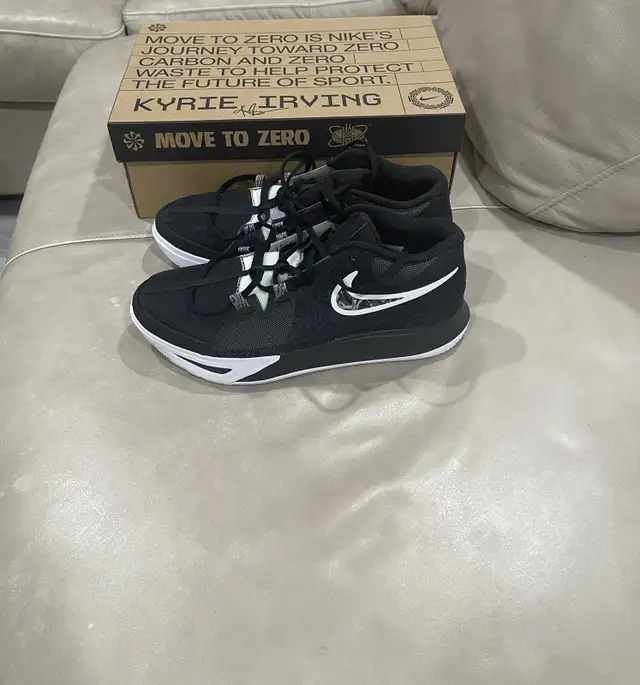 Mens Kyrie Flytrap VI EP Black, White and Grey in Men's Shoes in St. Catharines - Image 7