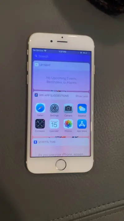 I am selling this Apple iPhone, which is in good condition and fully functional. This device feature...