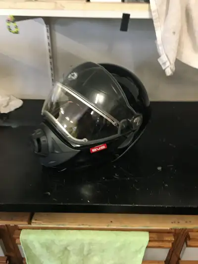 Snowmobile helmet in good condition. Electric shield. Size 2xl. Call 613-813 -6575.