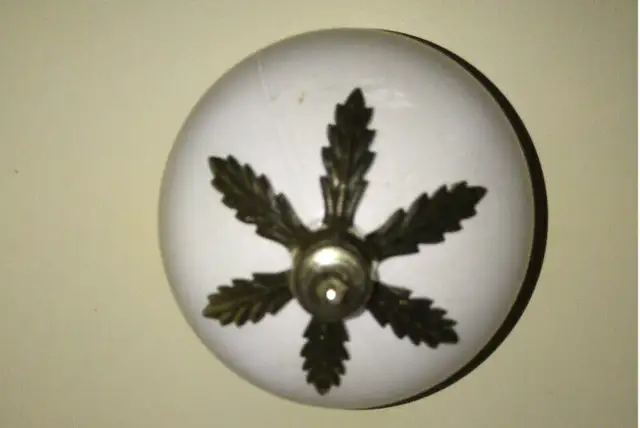 Retro Light Fixture - Indoor, Ceiling, White Ball & Gold Leafs in Indoor Lighting & Fans in Markham / York Region - Image 2