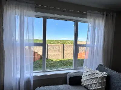 Immediate move in! Imagine living in a peaceful community with everything at your doorstep: shopping...