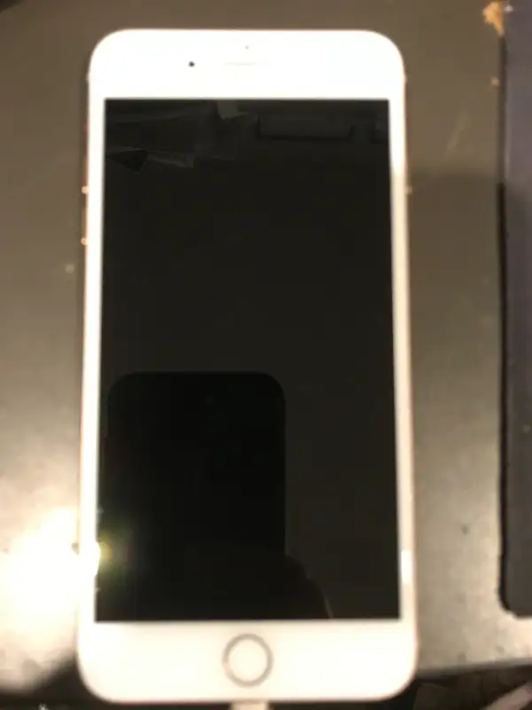 iPhone 8  plus in Cell Phones in Burnaby/New Westminster - Image 2
