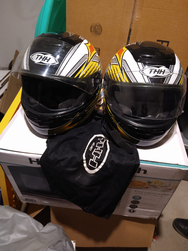 Casque de moto dans Pièces et accessoires pour motos  à Laval/Rive Nord