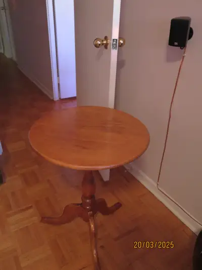 ANTIQUE SOLID MAPLE SIDE/OCCASIONAL TABLE, View more