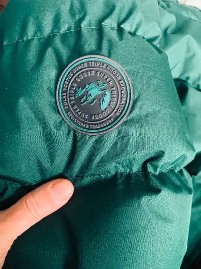 Very good condition, like brand new PRICE IS FIRM Size M, length from back 70 cm Brand: Super Triple...