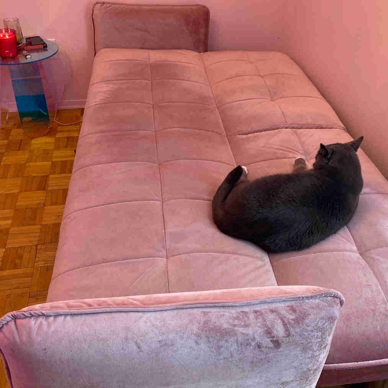 Sofa rose velour structube Lits et matelas Ville de Montréal Kijiji