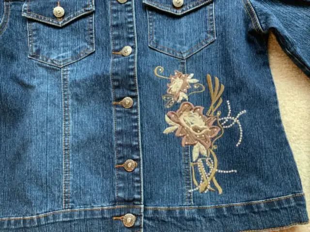 LADIES DENIUM JACKET with Embroidery & Rhinestones in Women's - Tops & Outerwear in Belleville - Image 4