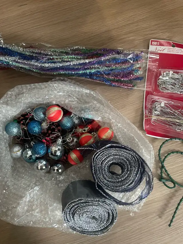 7.5 Christmas tree, moving  sale in Holiday, Event & Seasonal in Markham / York Region - Image 5