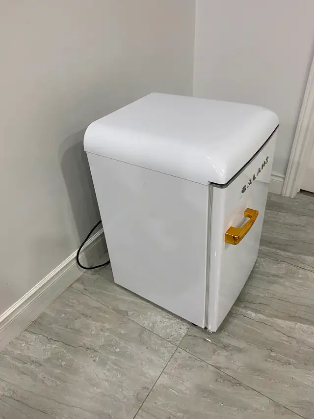 Sold - Galanz Mini Retro Fridge/Refrigerator - Sold in Refrigerators in Mississauga / Peel Region - Image 4