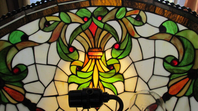 Beautiful hand crafted Tiffany style stained glass chandelier. in Arts & Collectibles in Oakville / Halton Region - Image 3