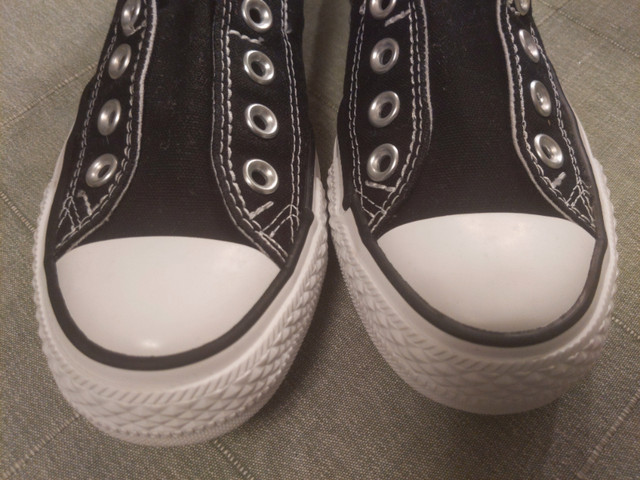 Unisex Converse Slip On Sneakers Shoes No Laces- size 4,5M 6.5W in Kids & Youth in City of Toronto - Image 2