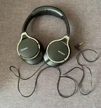 Sony MDR-10RNC noise canceling headphones