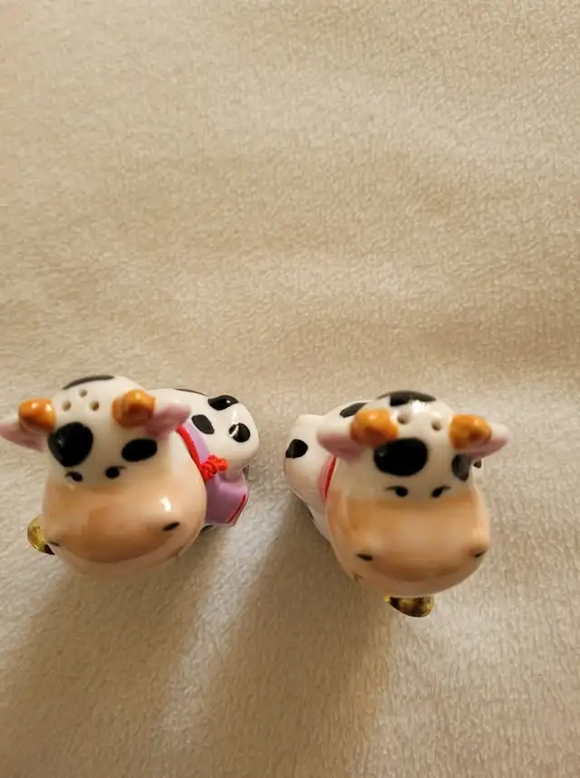 Cute Austria Cow Salt & Pepper Shakers in Kitchen & Dining Wares in Mississauga / Peel Region - Image 4