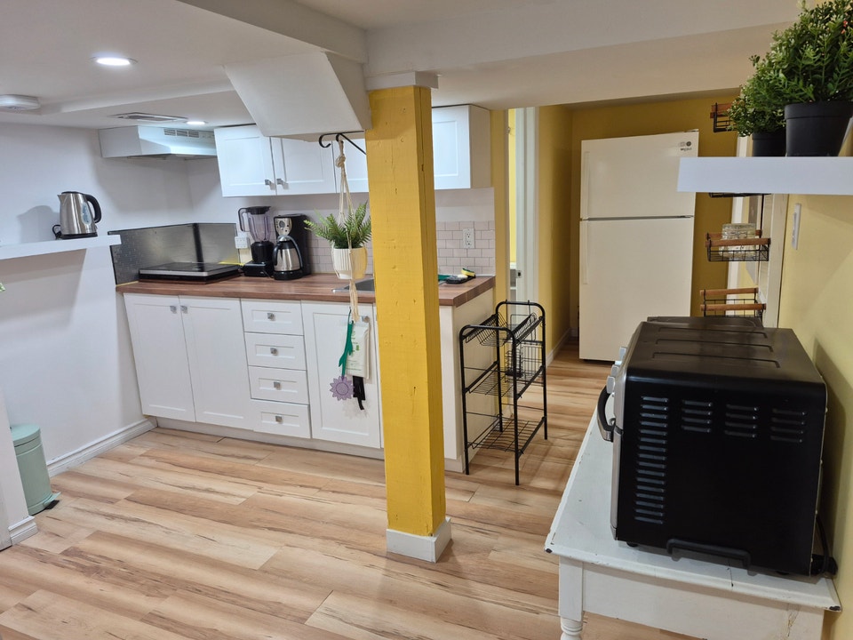 IR Compliant Apartment 5 kms from CFB Kingston 4