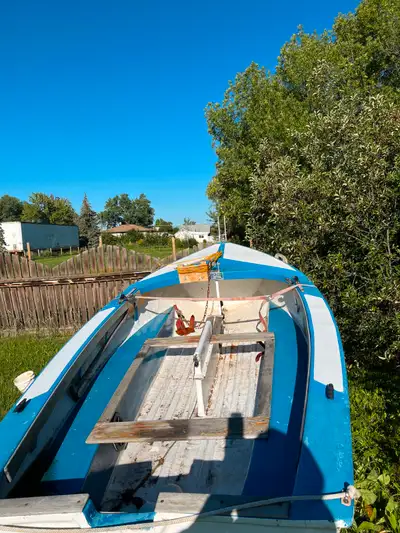 Very good 13 ft boat and trailer with oars $600.00