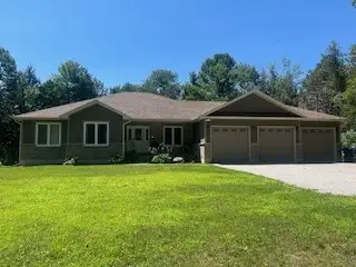 CUSTOM-BUILT EXTRA-LARGE 2-BEDROOM APARTMENT – ORO-MEDONTE | 2 MINUTES FROM ORILLIA Beautiful and sp...