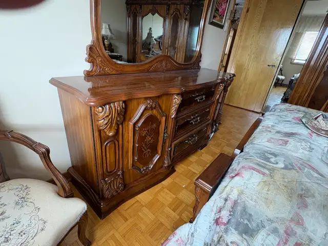 Ensemble de chambre à coucher à vendre in Beds & Mattresses in City of Montréal - Image 6