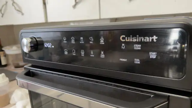 Cuisinart Gourmet Pro Air Fryer Oven, Toast, Grill, Broil, Steam in Toasters & Toaster Ovens in St. Catharines - Image 6