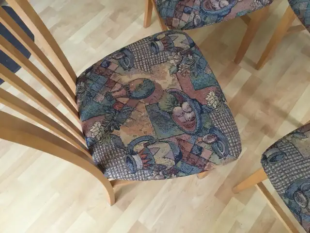 Ensemble de 4 chaises de salle à dîner in Dining Tables & Sets in Trois-Rivières - Image 3