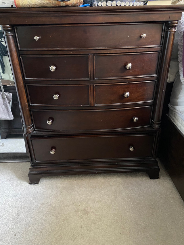 Solid wood queen size bedroom set for sale + free pieces  in Dressers & Wardrobes in Mississauga / Peel Region - Image 3