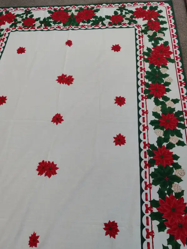 Christmas Tablecloth - Poinsettia & Holly Berry Linen Decoration in Holiday, Event & Seasonal in Calgary - Image 5